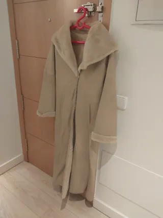 Abrigo piel forro pelo cuello largo beige