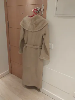 Abrigo piel forro pelo cuello largo beige