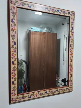 Espejo decorativo con flores