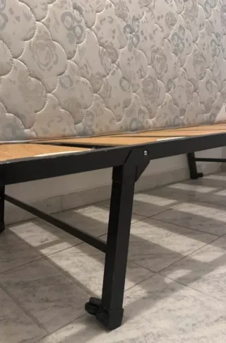 EN MADRID Cama 80cm con somier nuevo