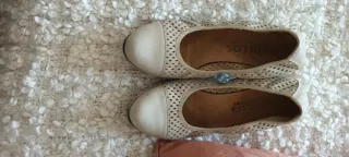 Zapatos Pitillos Beige/Blanco. Muy cómodos