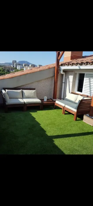 Cuscini beige Ikea per divani da esterno