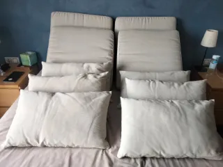 Cuscini beige Ikea per divani da esterno