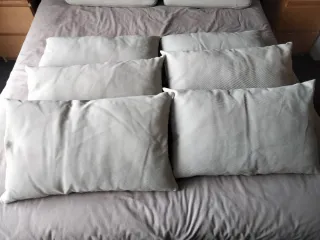 Cuscini beige Ikea per divani da esterno