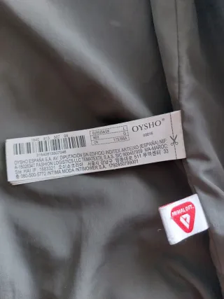 Anorak Oysho verde acolchado con capucha