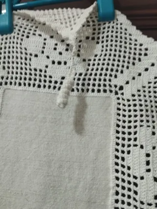 Toalha de linho e crochê feita à mão