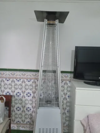 Estufa de gas piramidal plateada