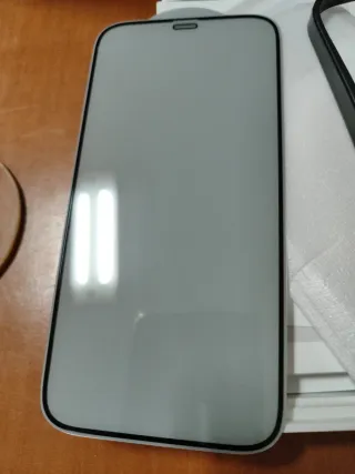 Marco caja y protector pantalla iPhone 12