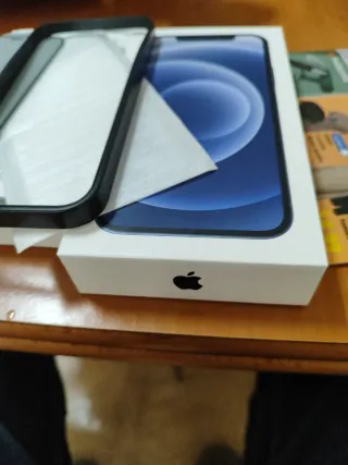 Marco caja y protector pantalla iPhone 12