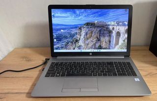 Portátil HP 250 G7 Gris y Negro