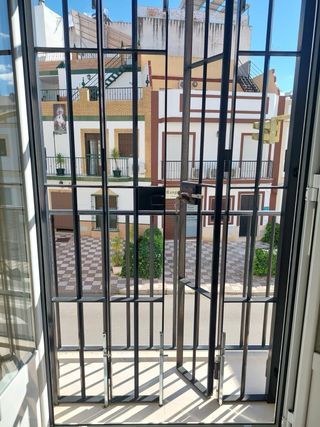 2 Rejas balcón acero 4 abatibles