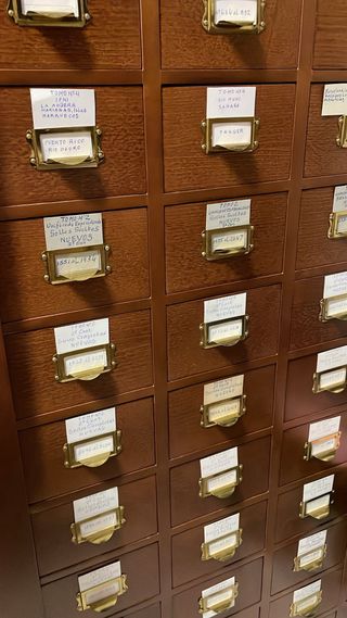 Mueble archivador de madera