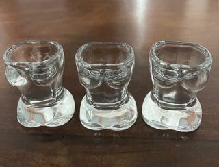 Bicchierini shot forma seno donna