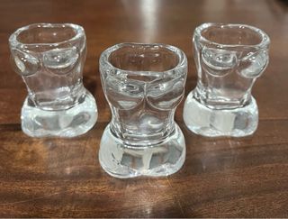 Bicchierini shot forma seno donna