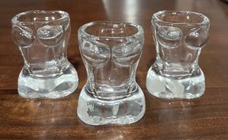 Bicchierini shot forma seno donna