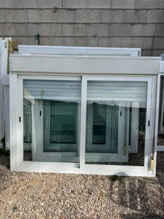Ventana corredera Climalit blanca con persiana
