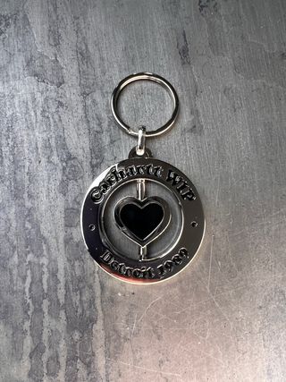 Llavero Carhartt Corazón Negro y Plata