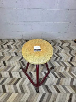 Taburete vintage industrial metal rojo