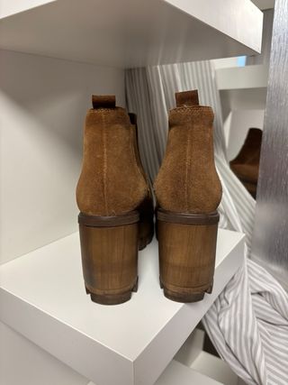 Botines de piel ante tacón plataforma.