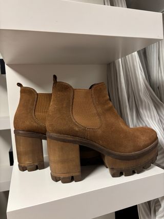 Botines de piel ante tacón plataforma.