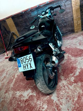 Daelim Roadwin Naked Negra