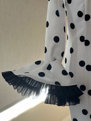 Traje de flamenca lunares blanco y negro