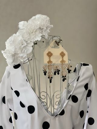 Traje de flamenca lunares blanco y negro