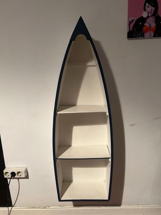 Estantería de madera forma barco