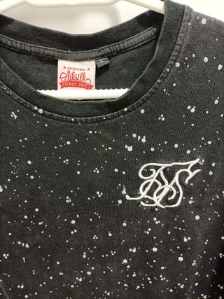 CAMISETA SIKSILK ESTAMPADA TALLA S EN BUEN ESTADO.