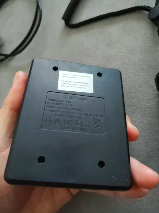 Linterna LED + Cargador + Baterías