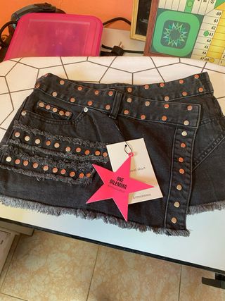 Falda pantalón Stradivarius tachuelas