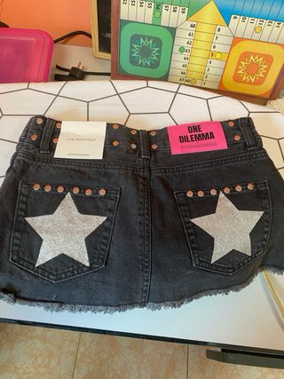 Falda pantalón Stradivarius tachuelas