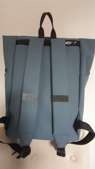Mochila Quiksilver impermeable.