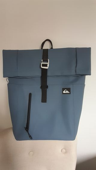 Mochila Quiksilver impermeable.