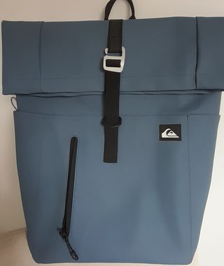Mochila Quiksilver impermeable.