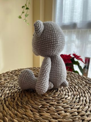 Osito de peluche tejido gris