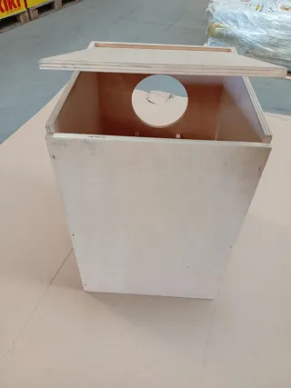 Nido de madera para loros y guacamayos