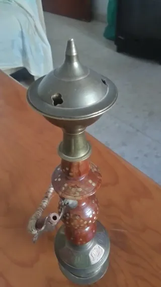 Figura decorativa de latón y madera