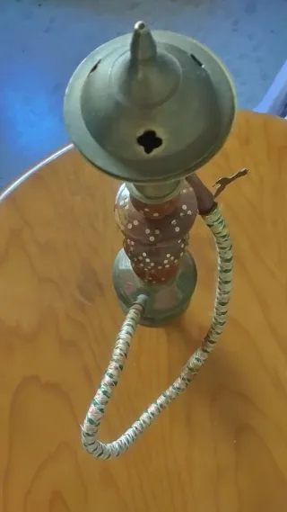 Figura decorativa de latón y madera