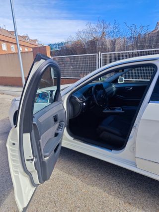 Mercedes-Benz E350 Avantgarde Airmatic