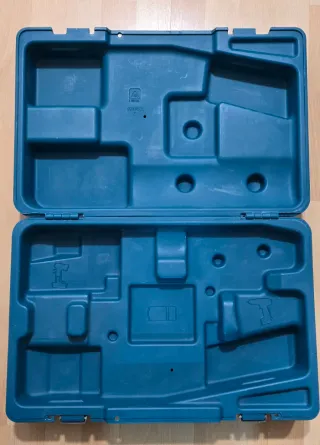 Maletin Makita 6271D con Linterna y 2 Baterías