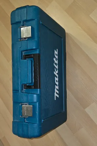 Maletin Makita 6271D con Linterna y 2 Baterías