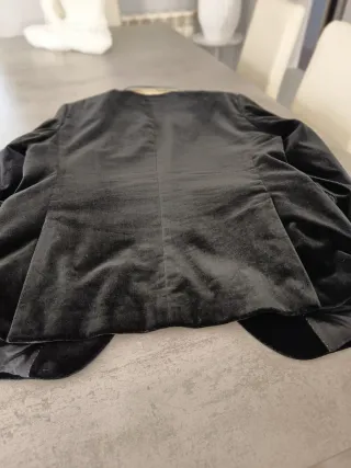 Americana de terciopelo negra