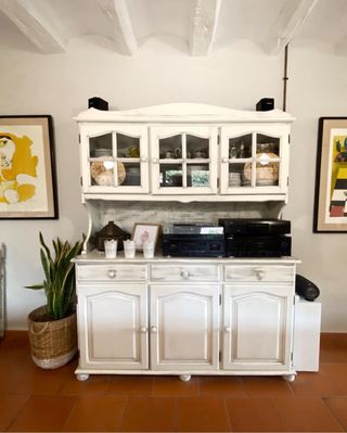 Alacena de madera y cristal