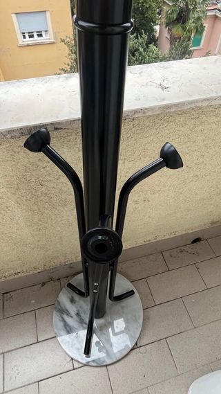 Appendiabiti con base in marmo