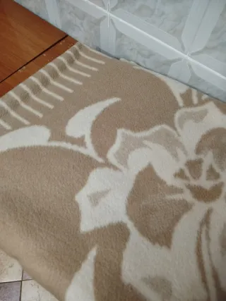 Manta de forro polar con estampado floral