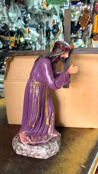 Figura cerámica Jesús Nazareno morado