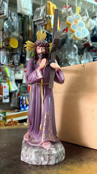 Figura cerámica Jesús Nazareno morado