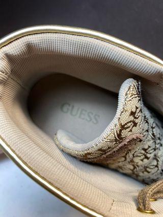 Zapatillas Guess Piel Ante y Tela Marrón Dorado