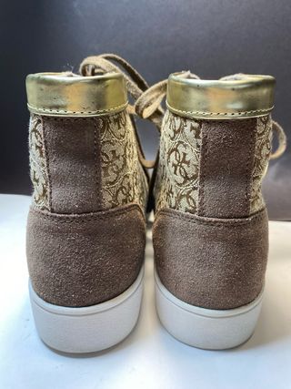 Zapatillas Guess Piel Ante y Tela Marrón Dorado